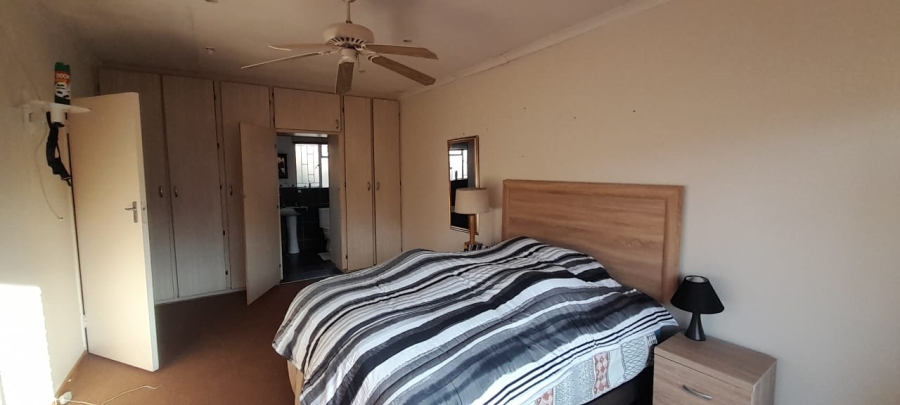 To Let 2 Bedroom Property for Rent in Flamwood North West